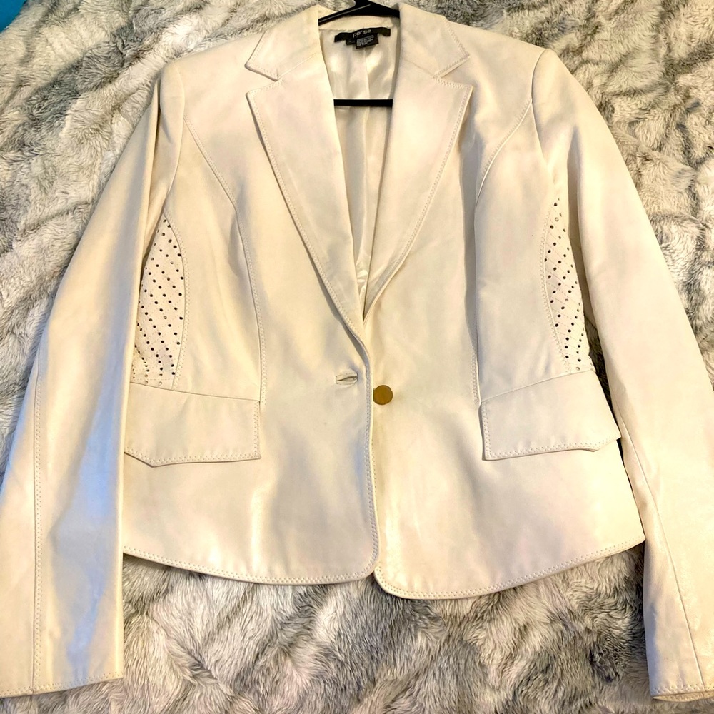 Per Se leather jacket size 6 cream.
